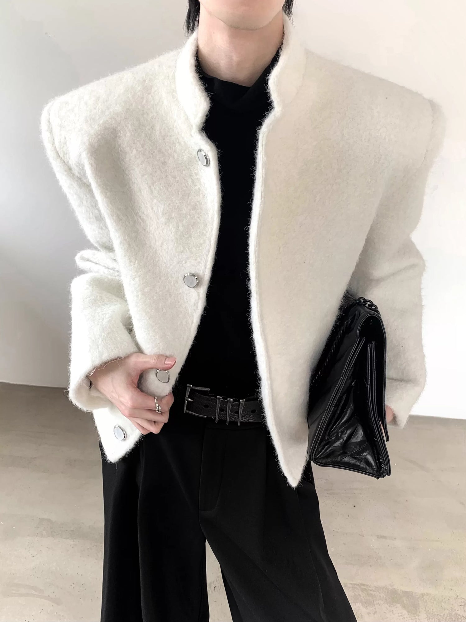 Chaqueta corta de lana con hombros acolchados 