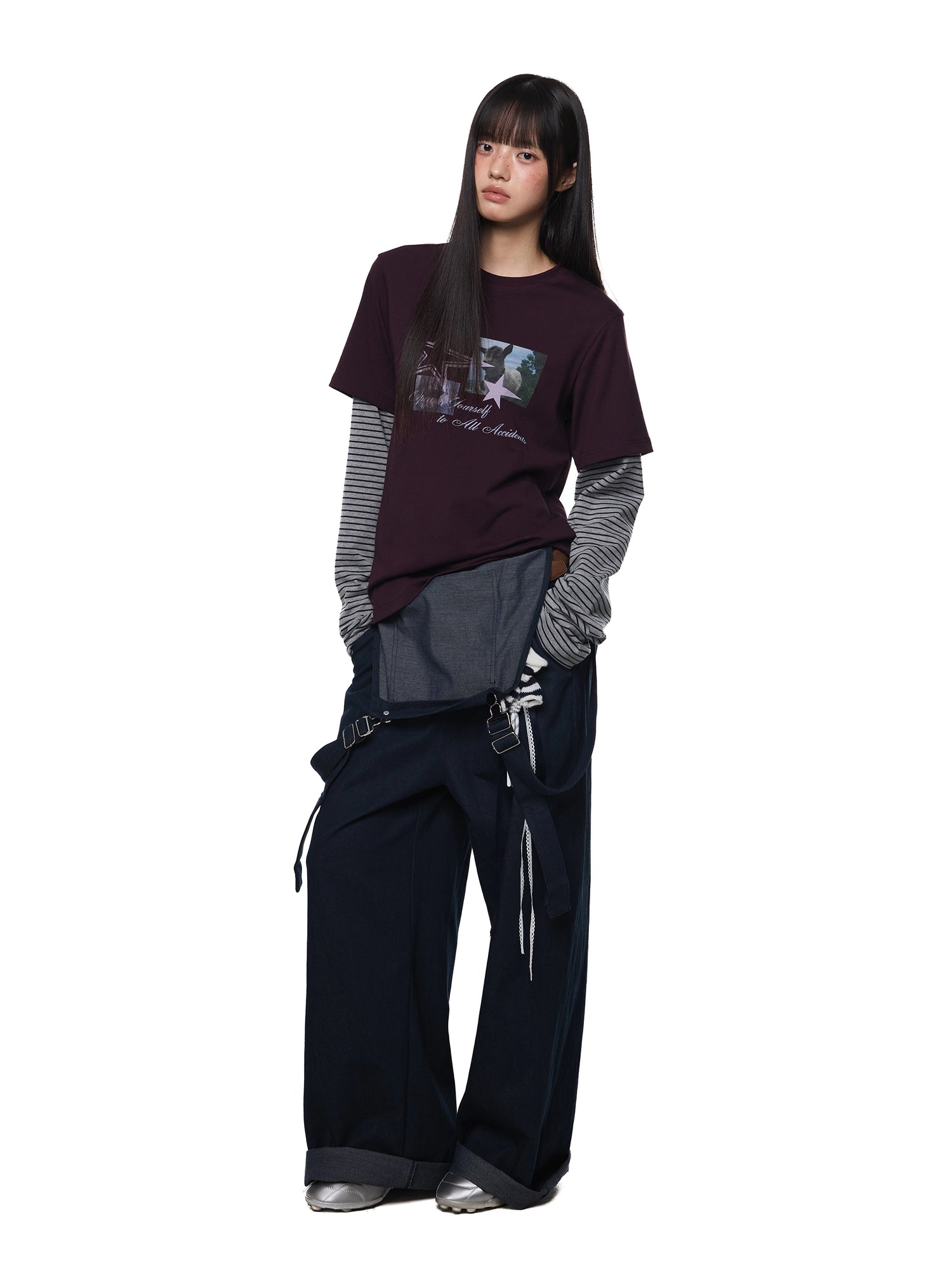 تي شيرت جرافيك بأكمام مخططة متعددة الطبقات 