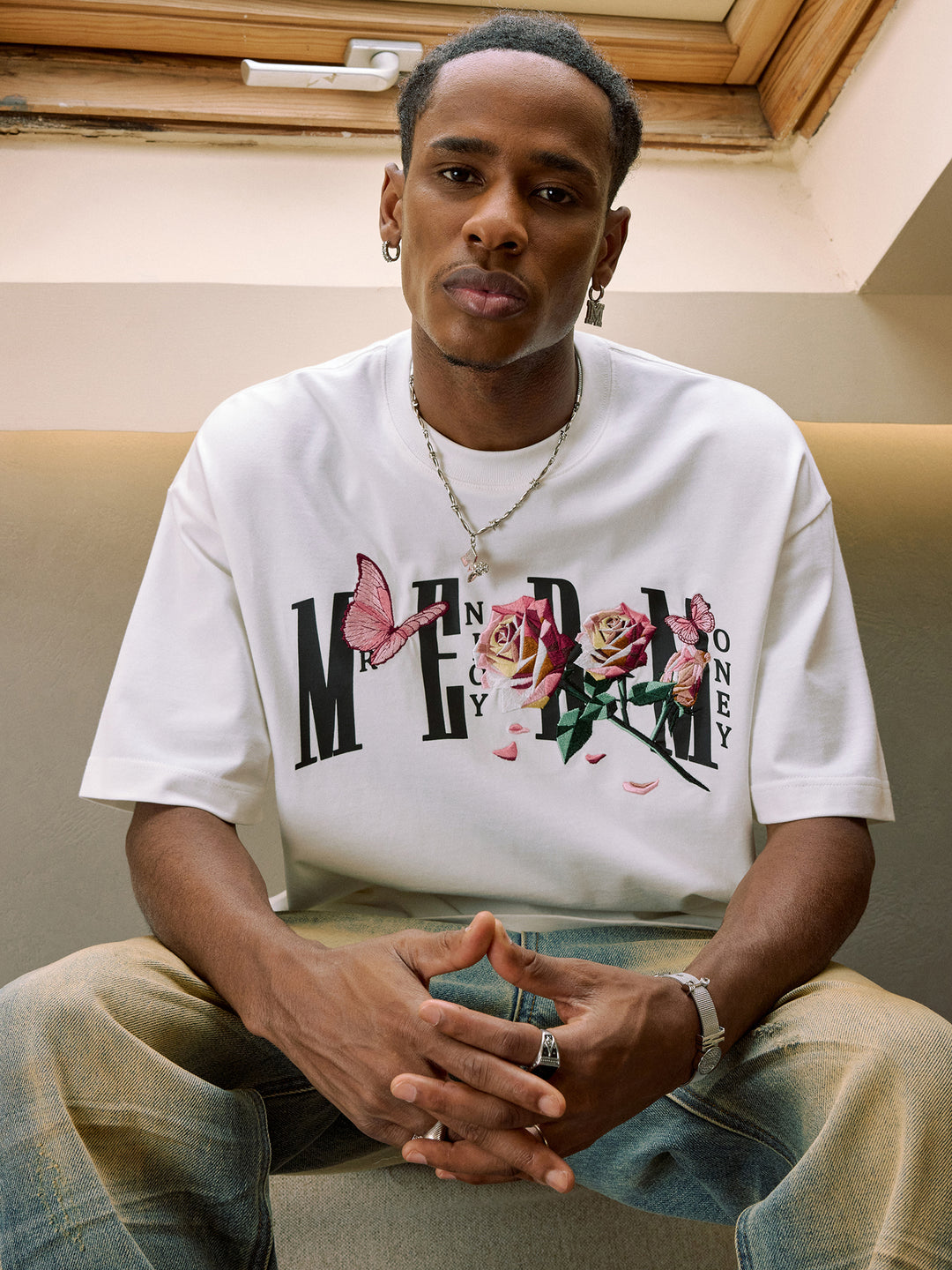 バタフライローズ刺繍ルーズフィットTシャツ 