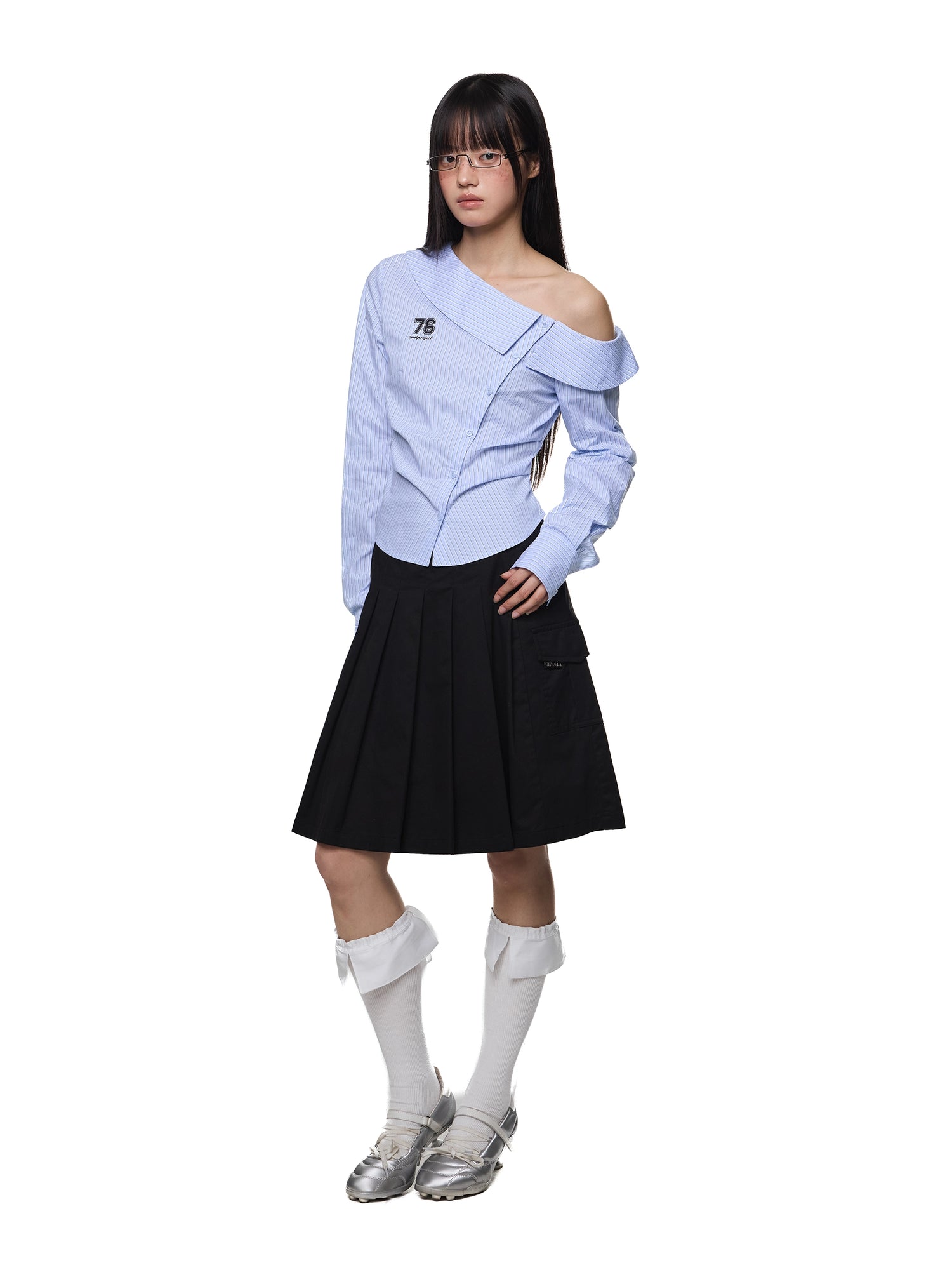 قميص بأكمام طويلة بكتف مائل مخطط 