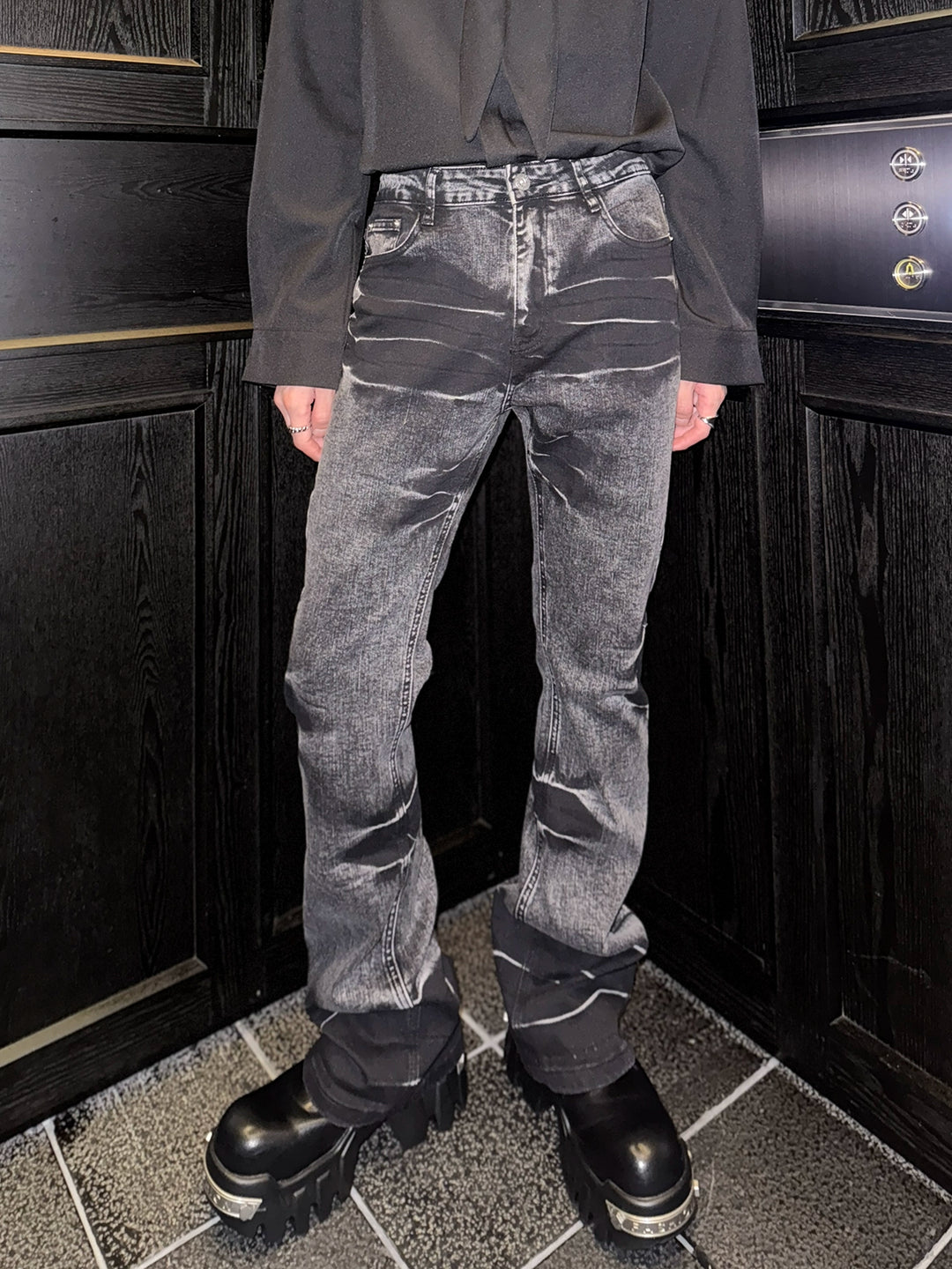 Distressed Flared Loose Jeans