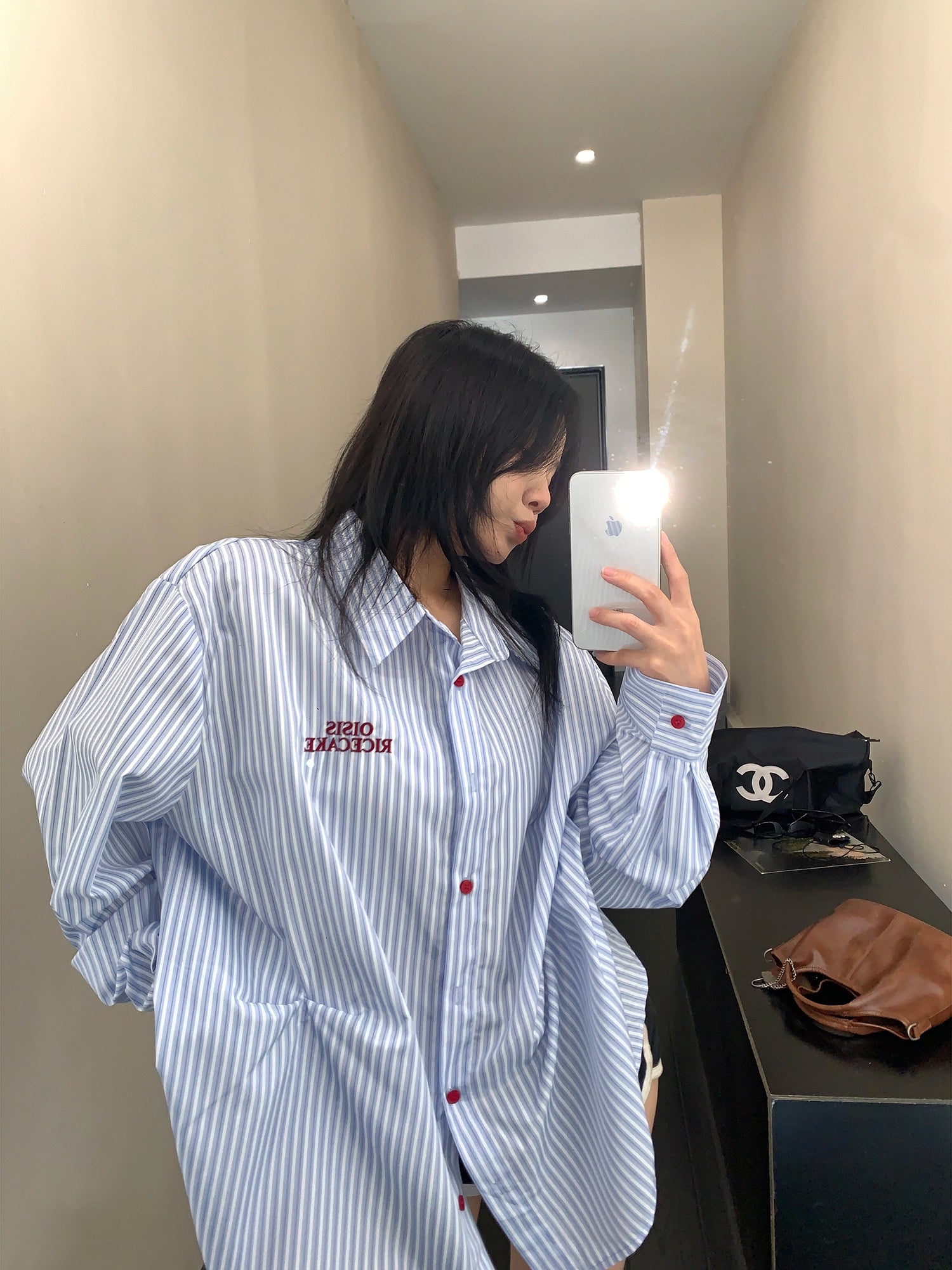 Camicia a maniche lunghe a righe verticali plissettate 