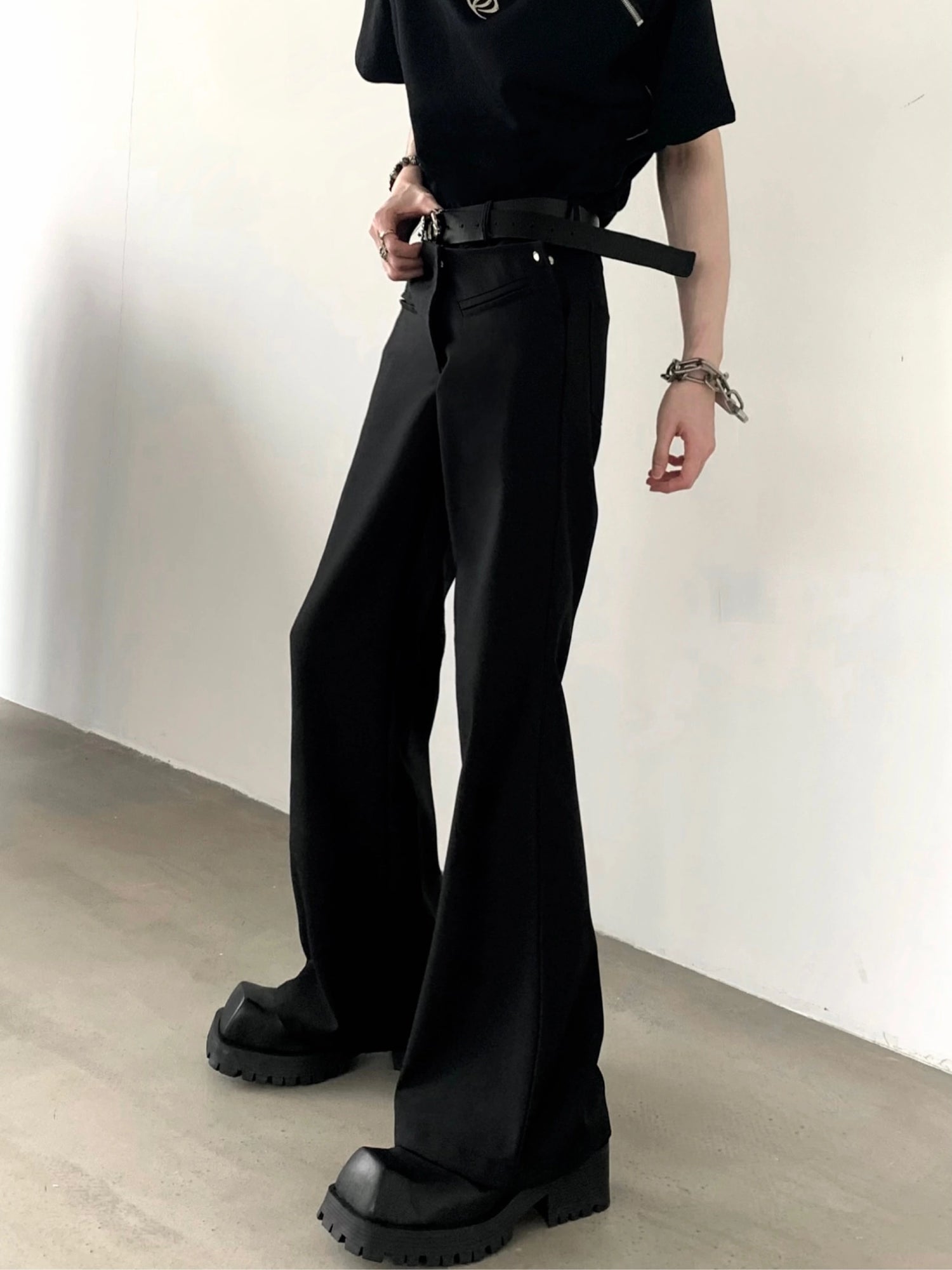 سروال متعدد الاستخدامات على شكل قَصَّة مُفَكَّكَة 