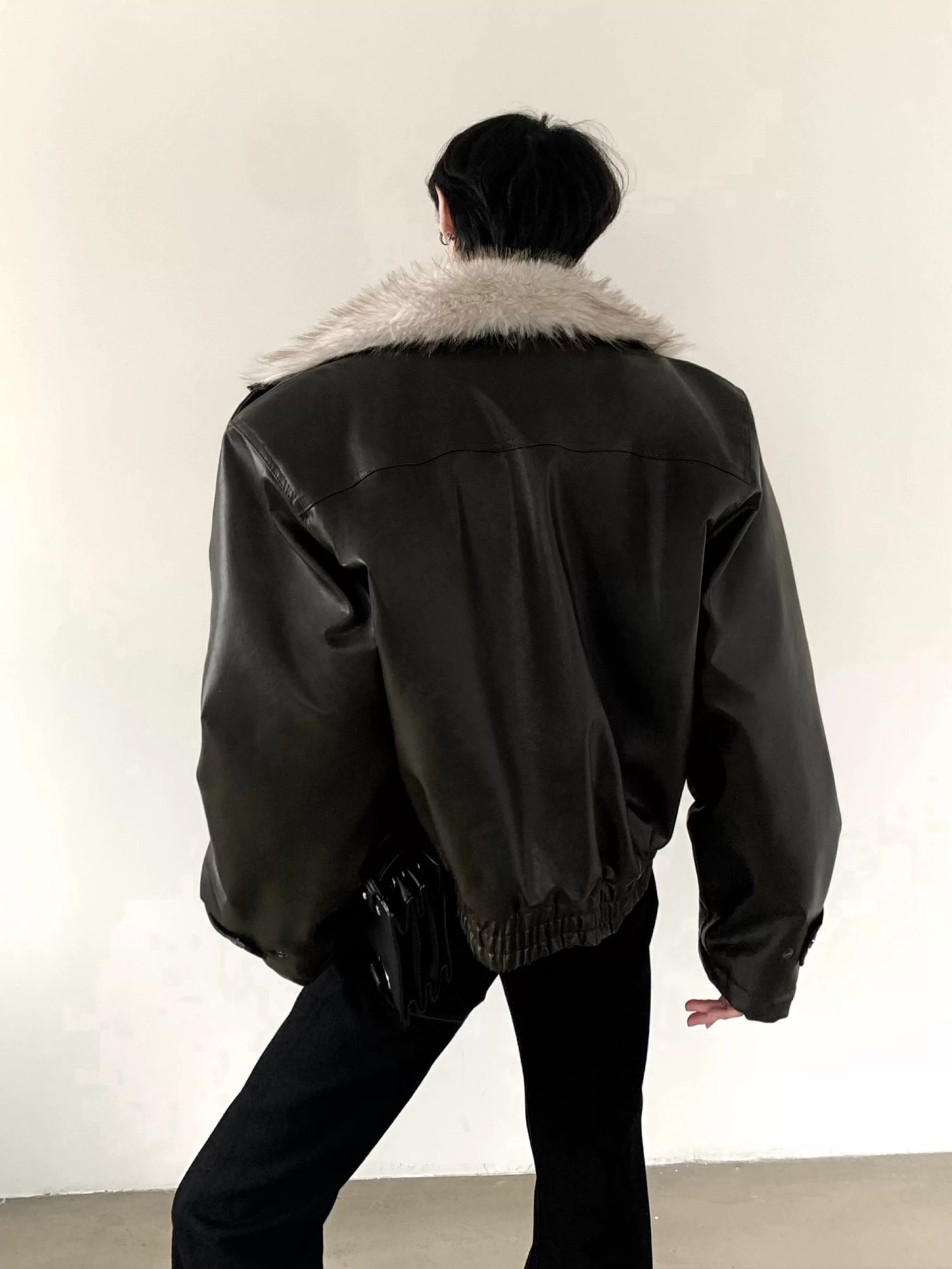 Giacca in pelle foderata in pile con colletto in pelliccia sintetica 