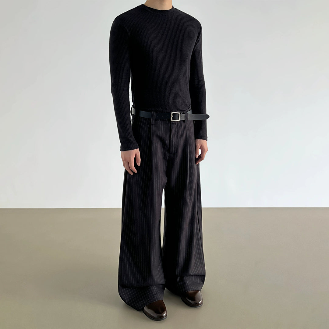 Calças de terno largas com pregas e risca de giz 