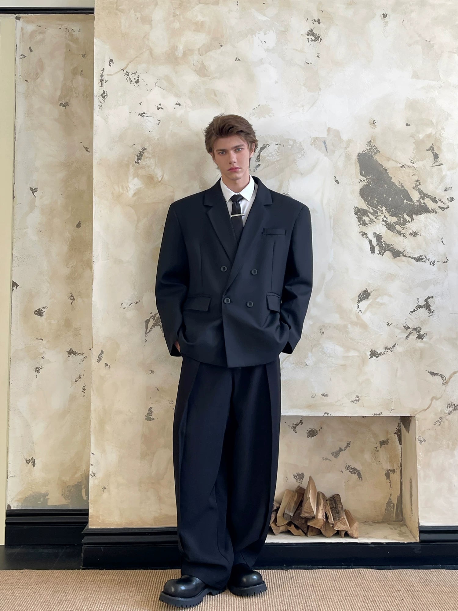 Oversized Double-Breasted Wide-Shoulder Suit Jacket 4