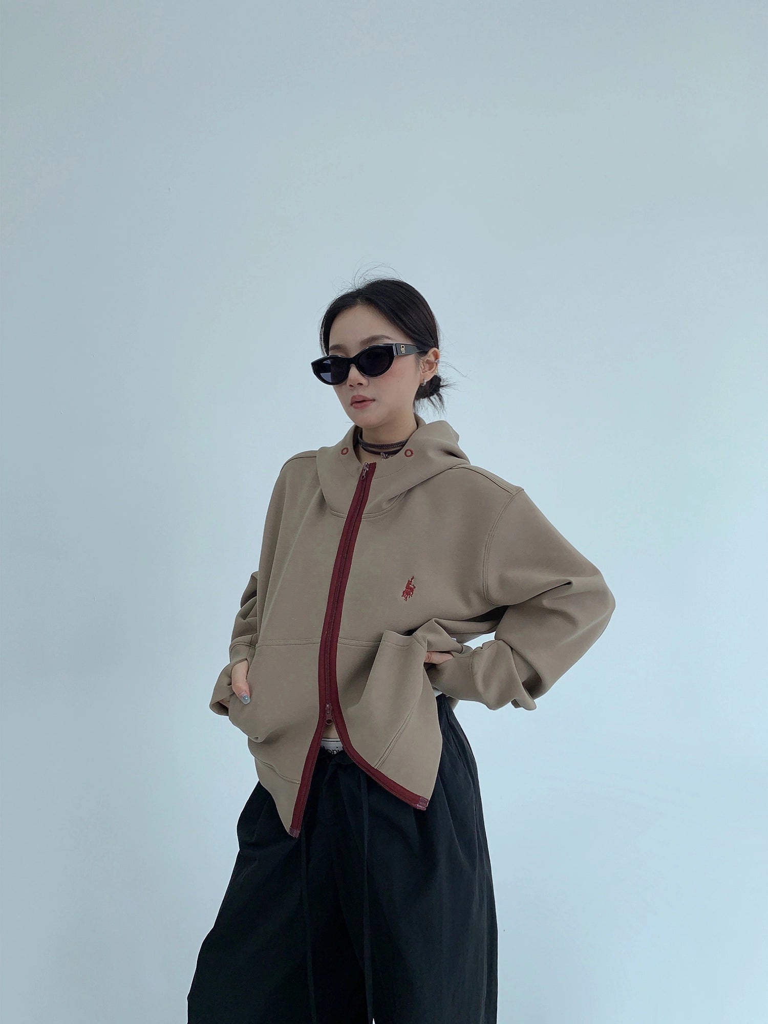 Giacca casual slim fit con zip e cappuccio 