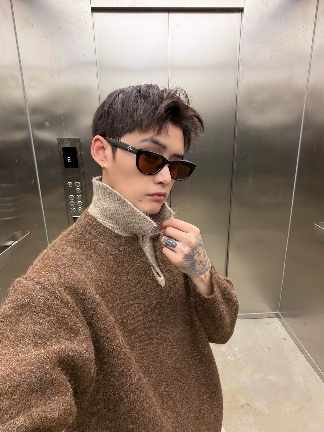 Falešný dvoudílný pletený svetr s výstřihem do V 