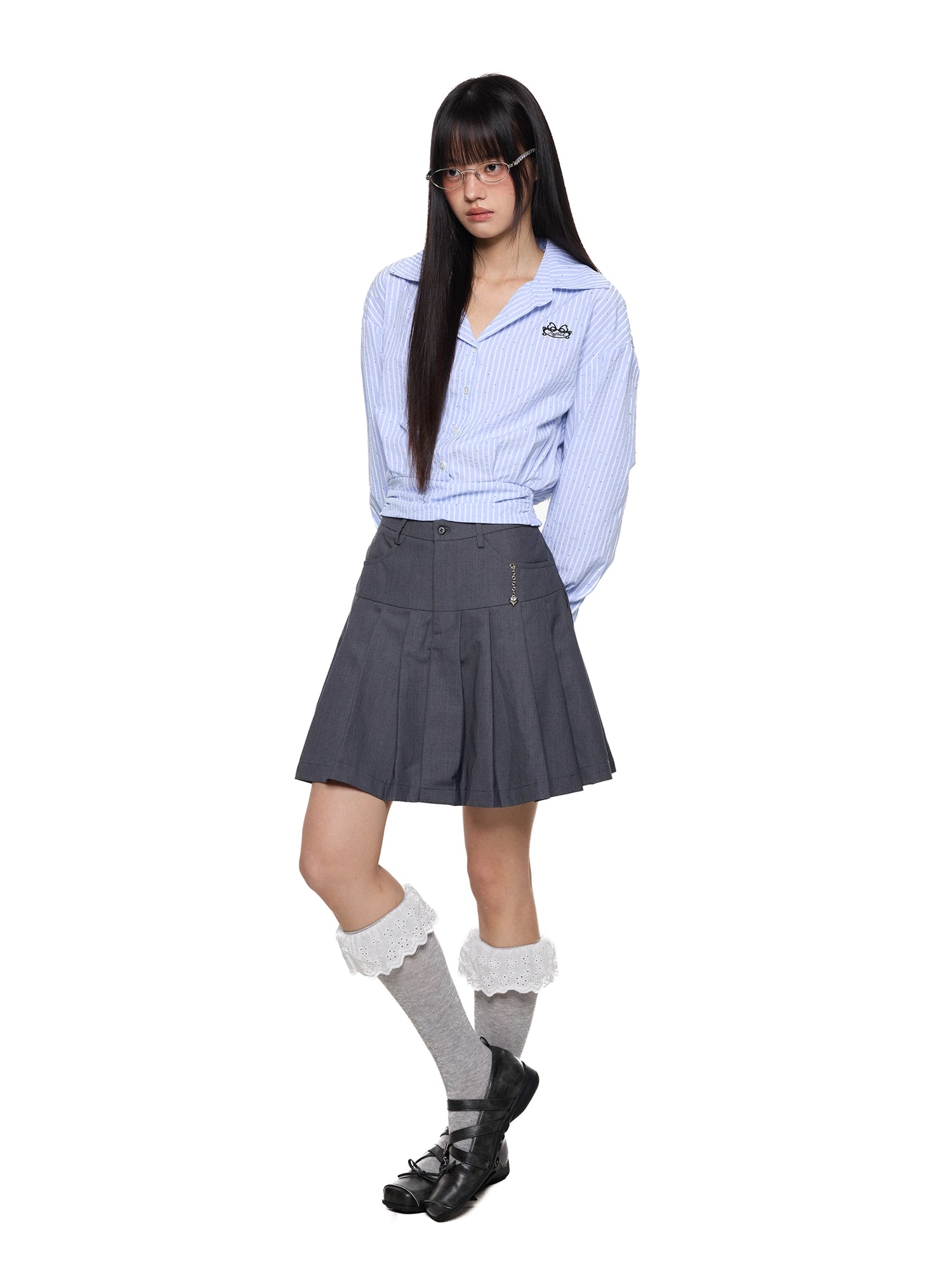 قميص بأكمام طويلة ضيق مع طية صدر مستطيلة مخططة 