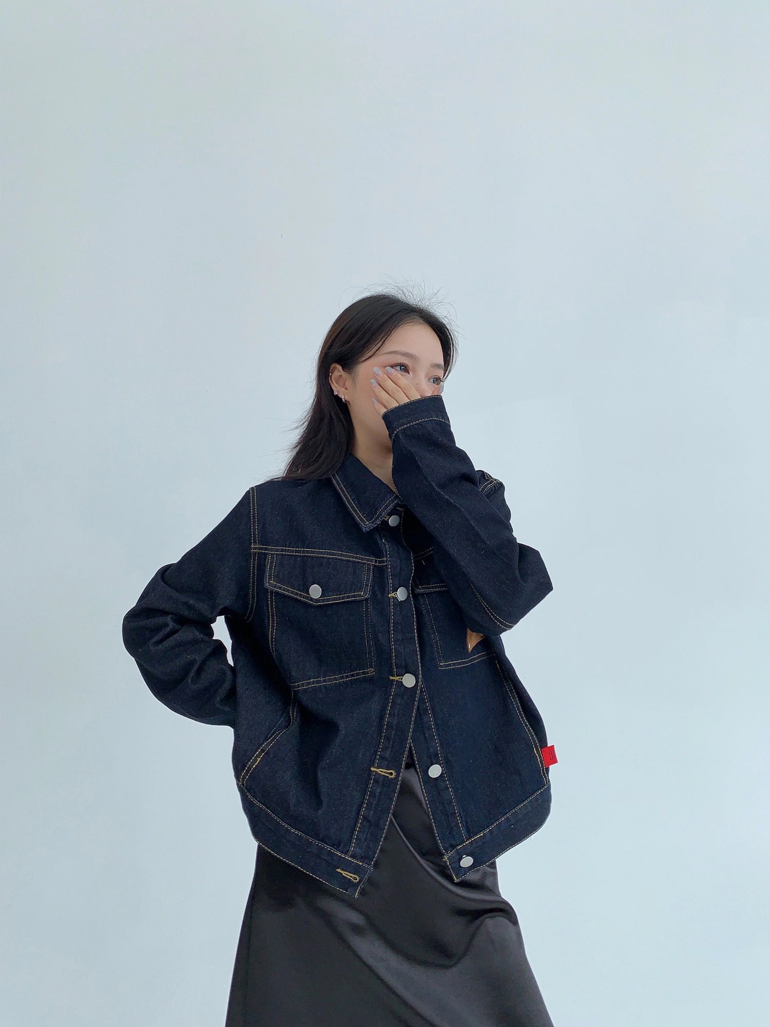 جاكيت جينز قصير مغسول وممزق 