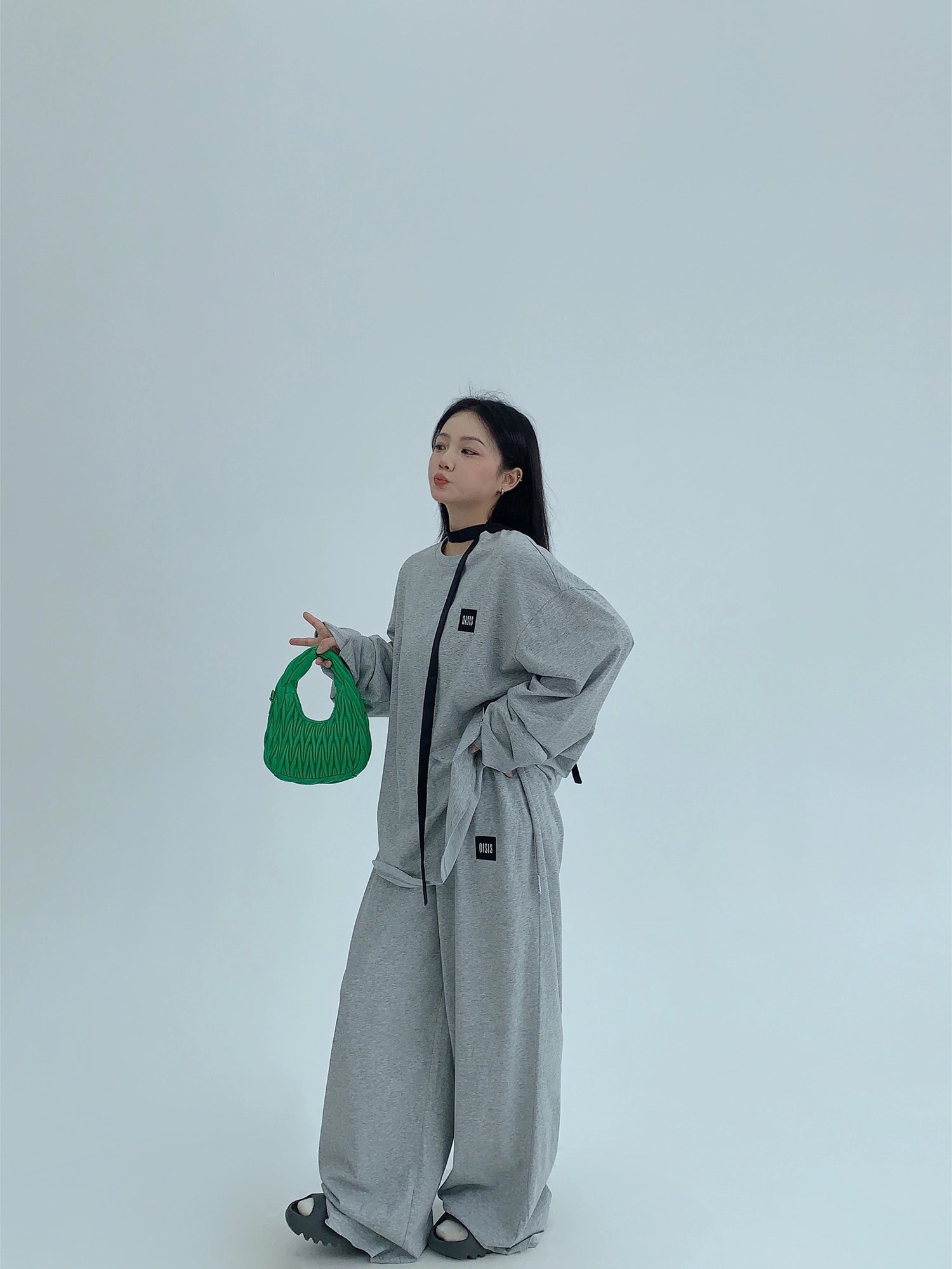 Top e pantaloni in cotone a maniche lunghe di vestibilità ampia 