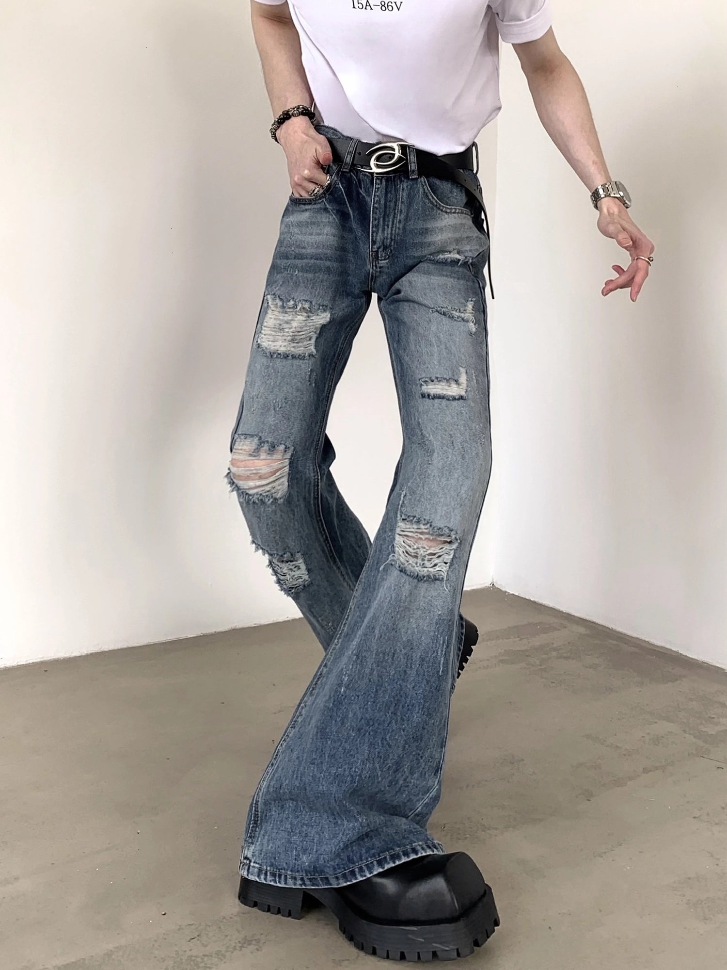 جينز ممزق مغسول بخصر متسع ومتوتر 