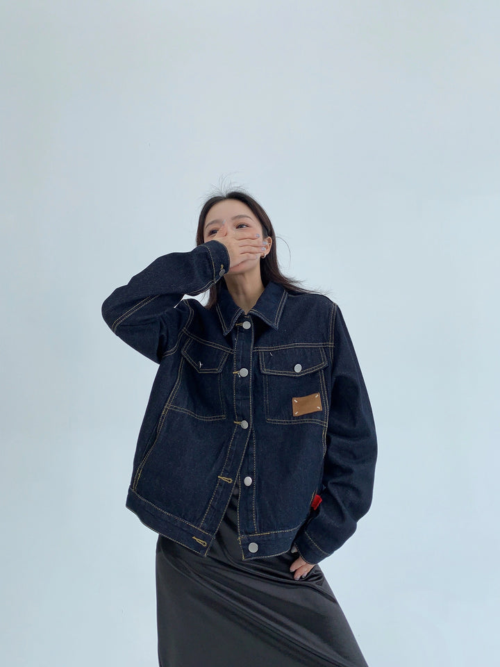 Tvättad sliten kort denimjacka 