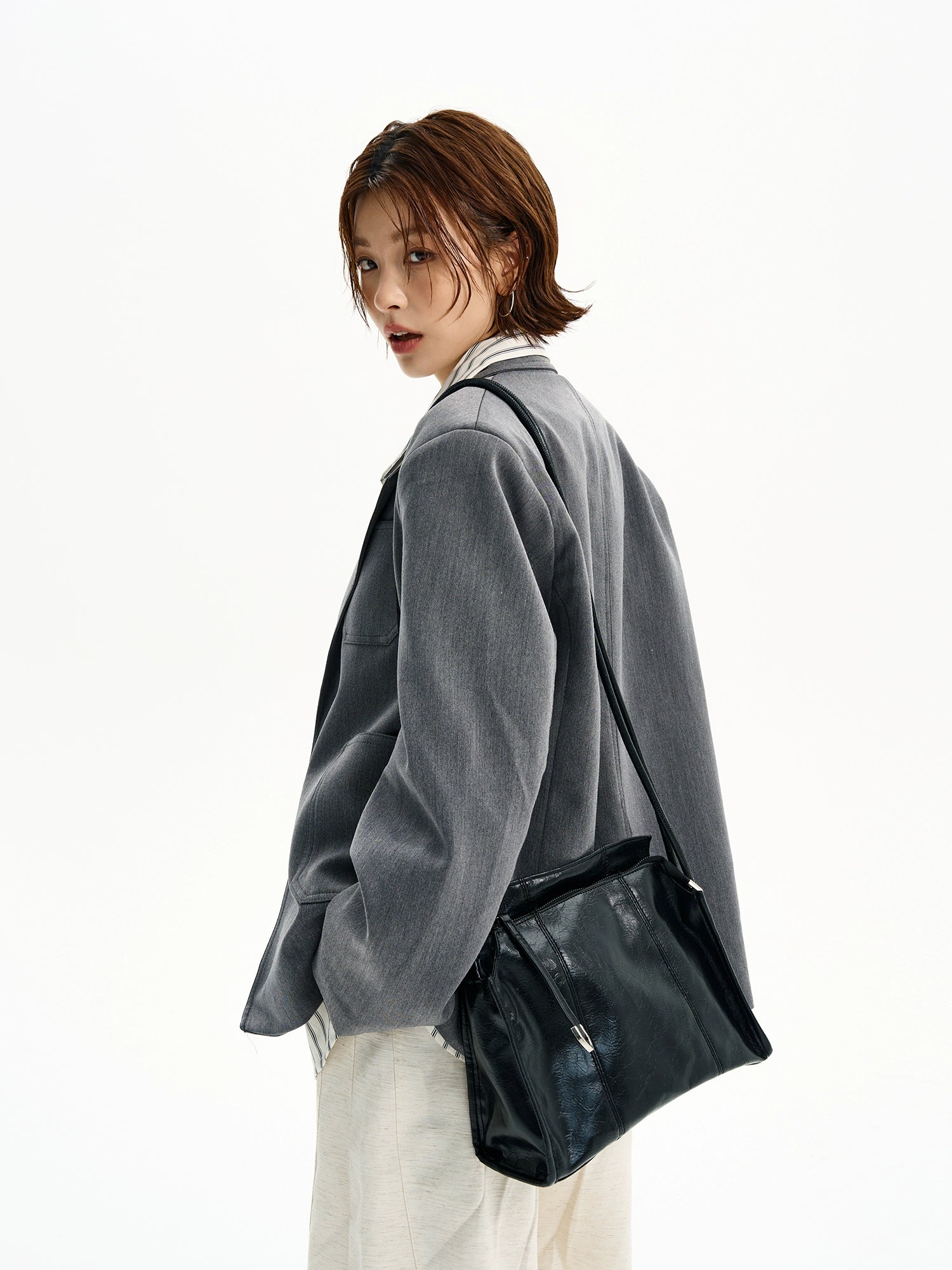 O1CN01z2F1E322JOkv1x6Am