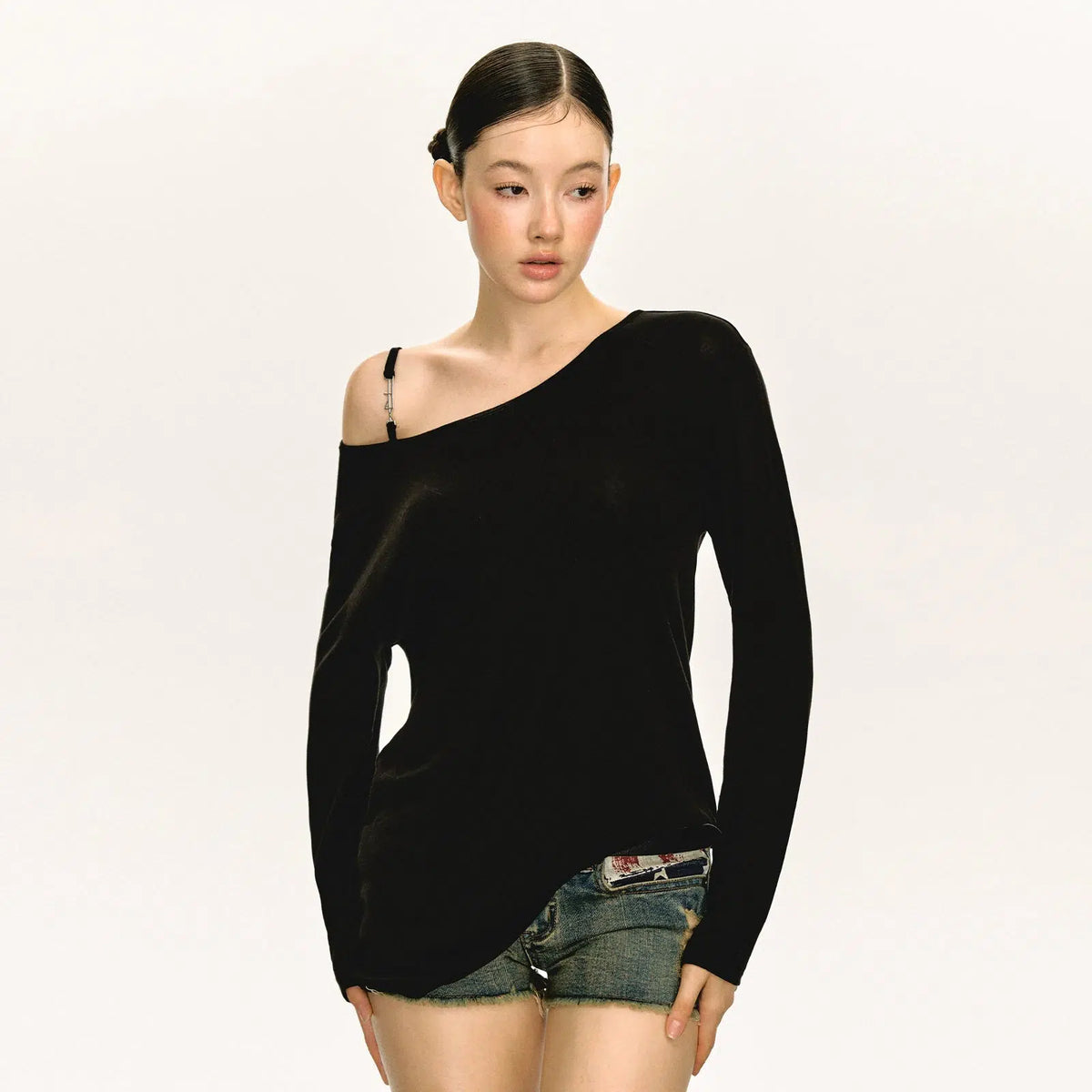 Oversized Off-the-shoulder T-shirt