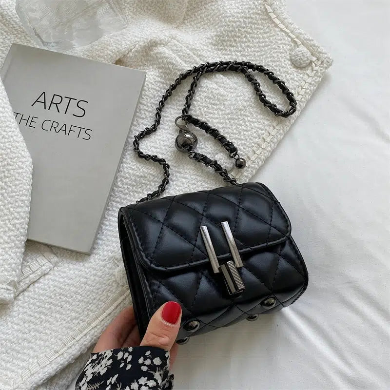 Quilted Chain Shoulder Bag