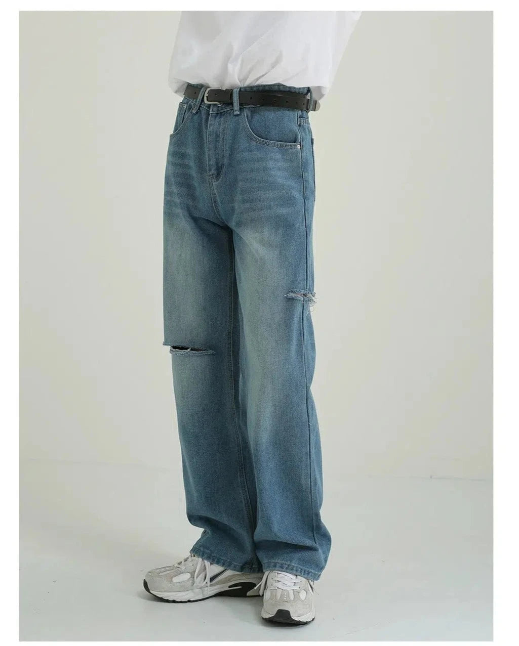 Relaxed Fit High-Waist Jeans