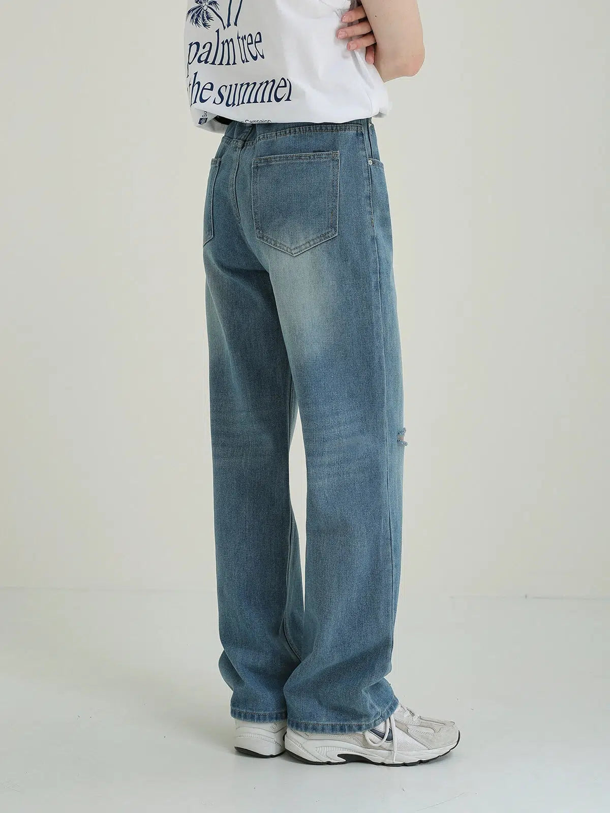 Relaxed Fit High-Waist Jeans