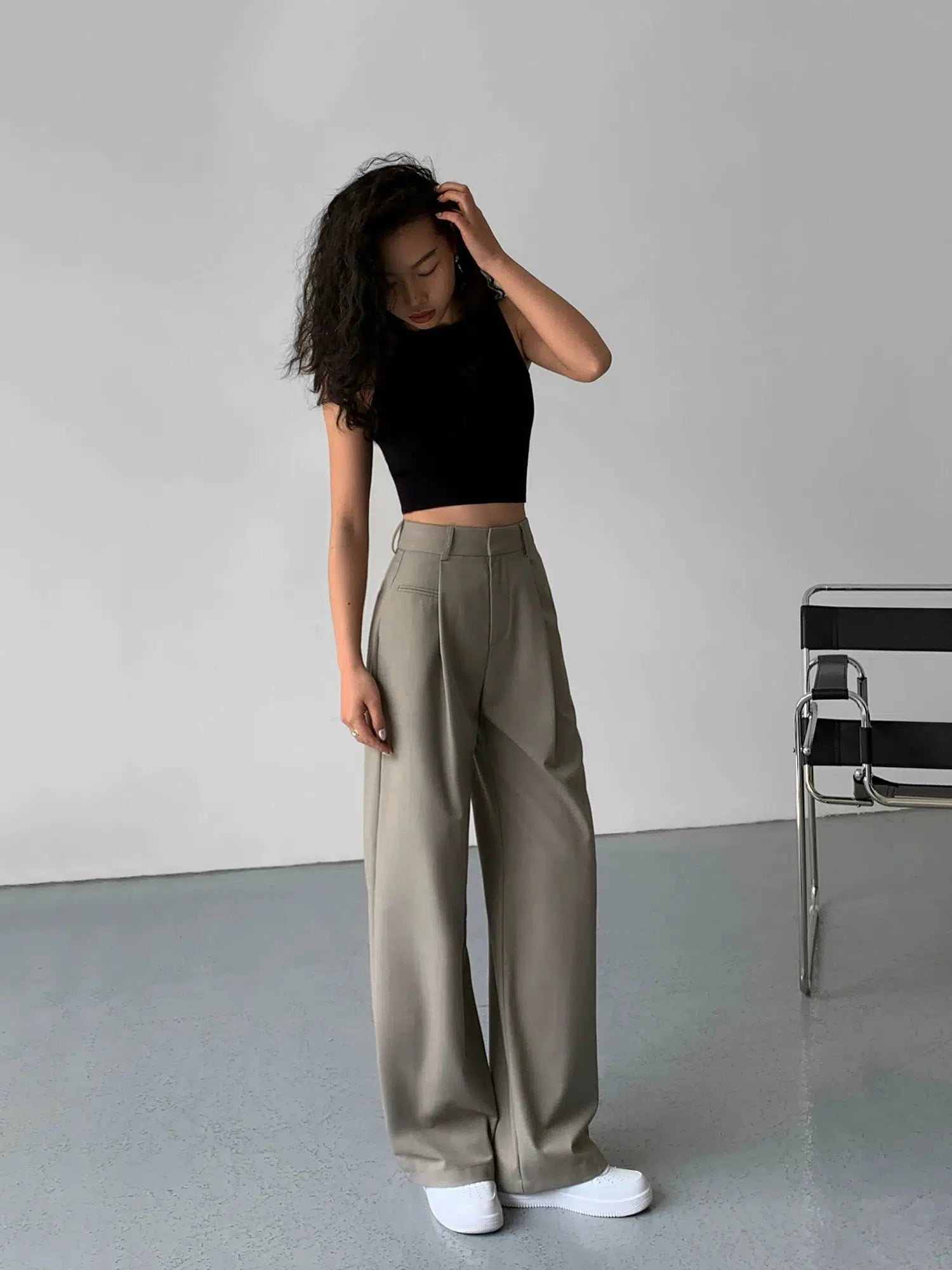 Relaxed Fit Pleated Pants