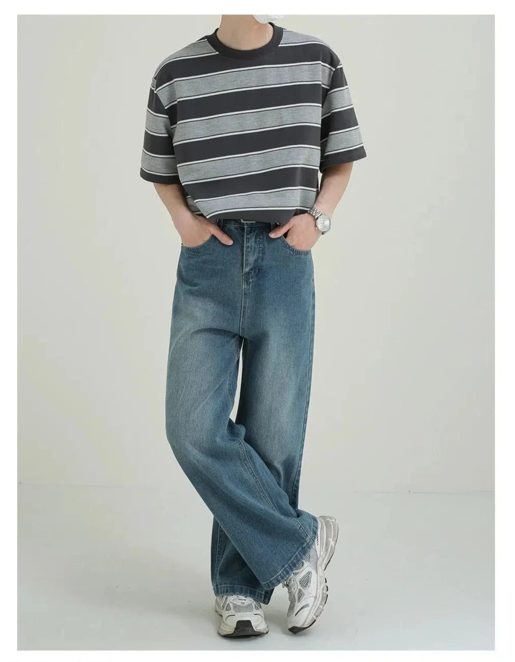 Relaxed Fit Wide-Leg Jeans