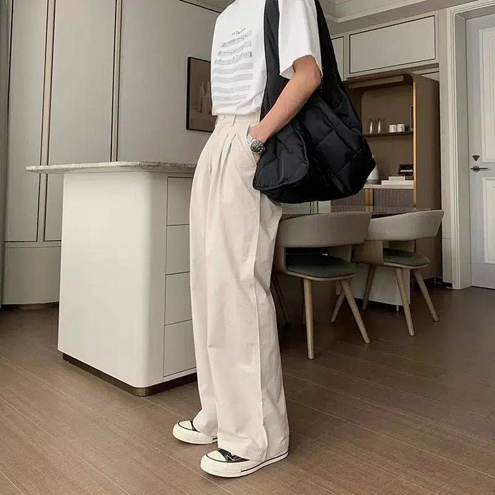 Relaxed Fit Wide-Leg Pleated Pants