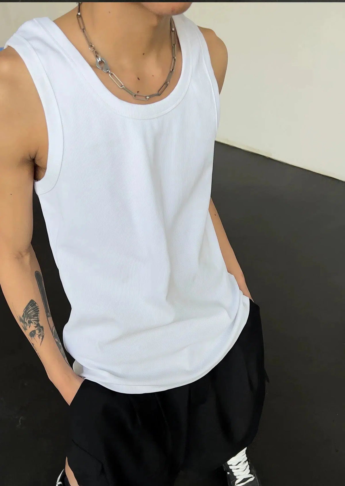 Sleeveless Crew Neck Vest