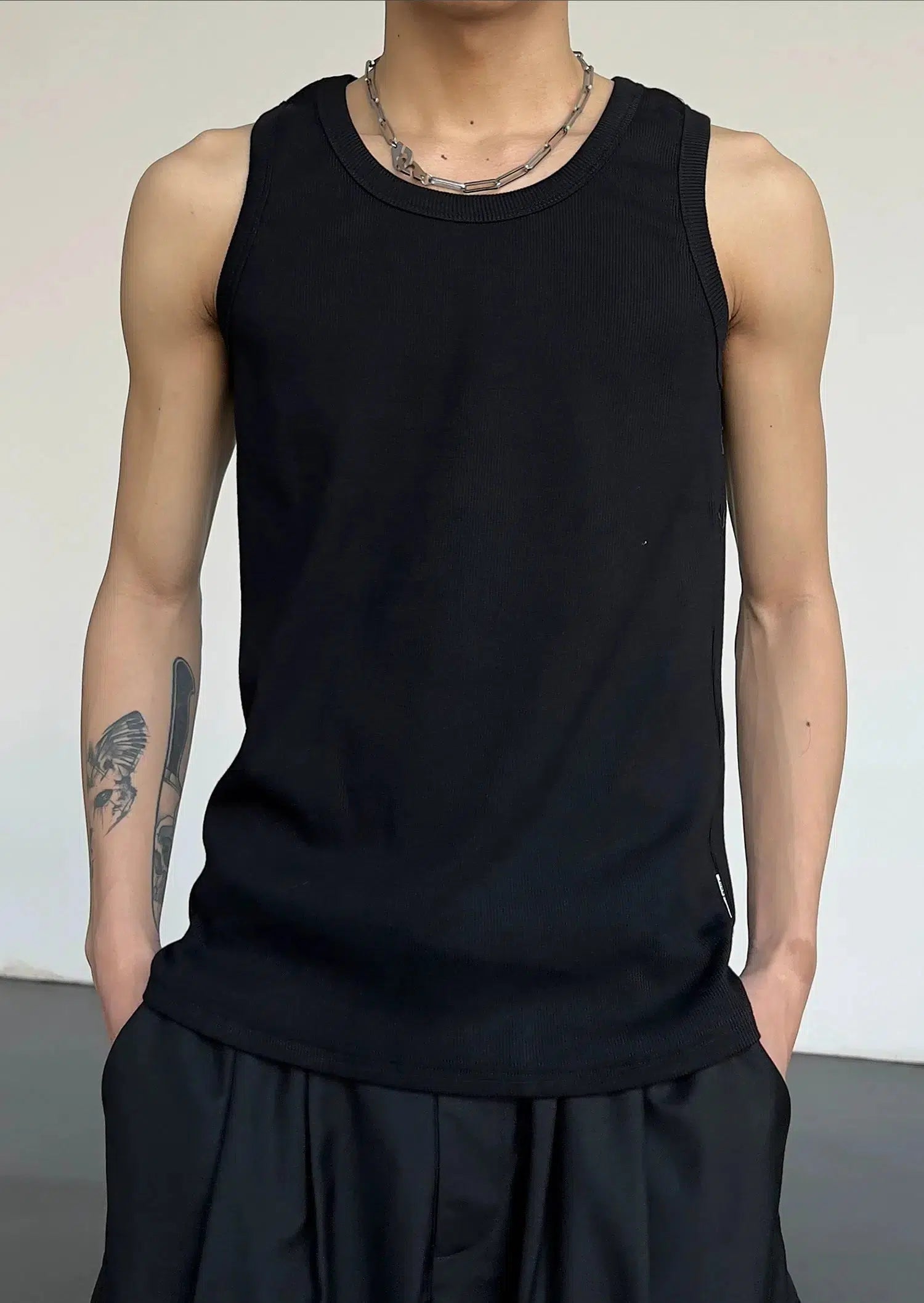 Sleeveless Crew Neck Vest