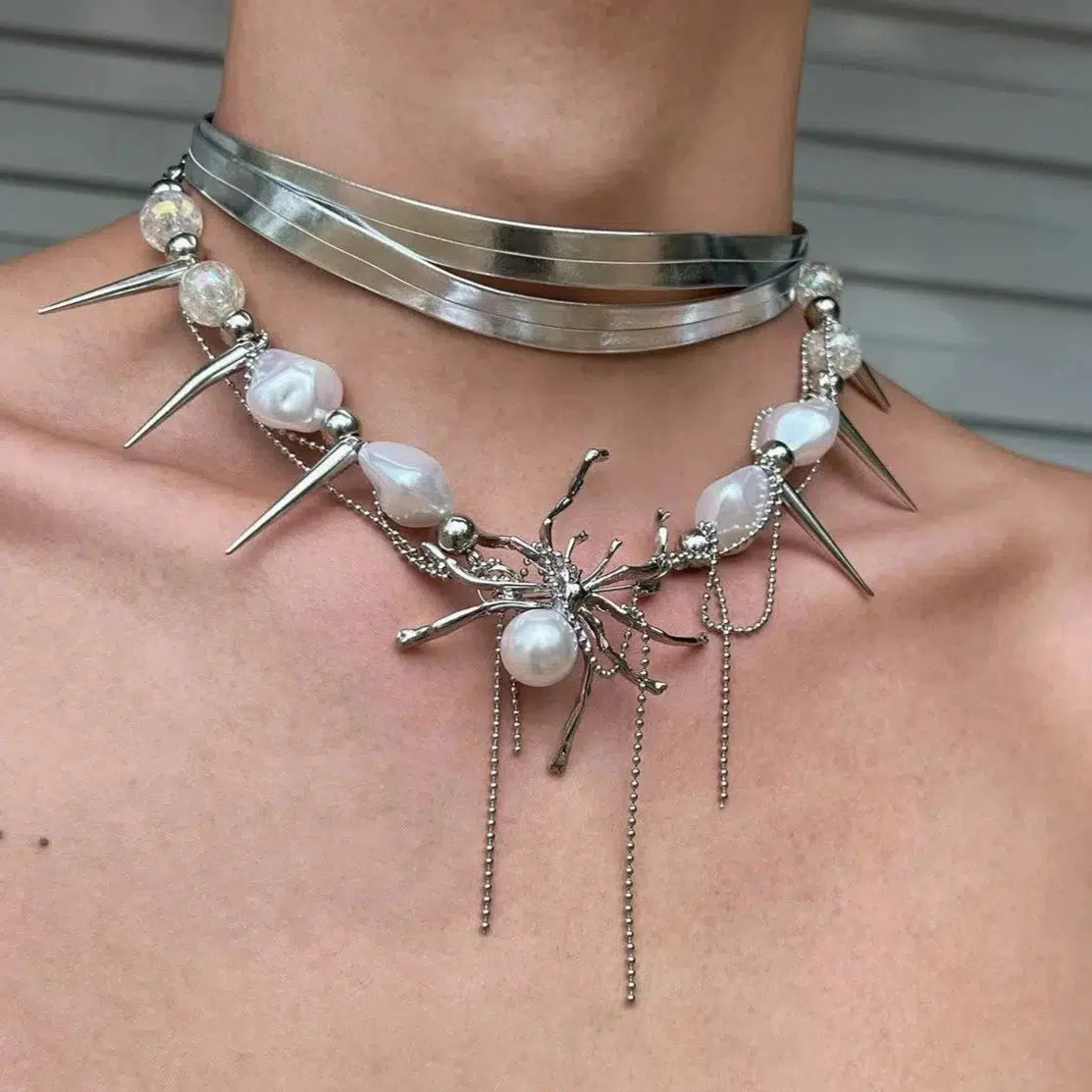 Spider Pendant Pearl Necklace