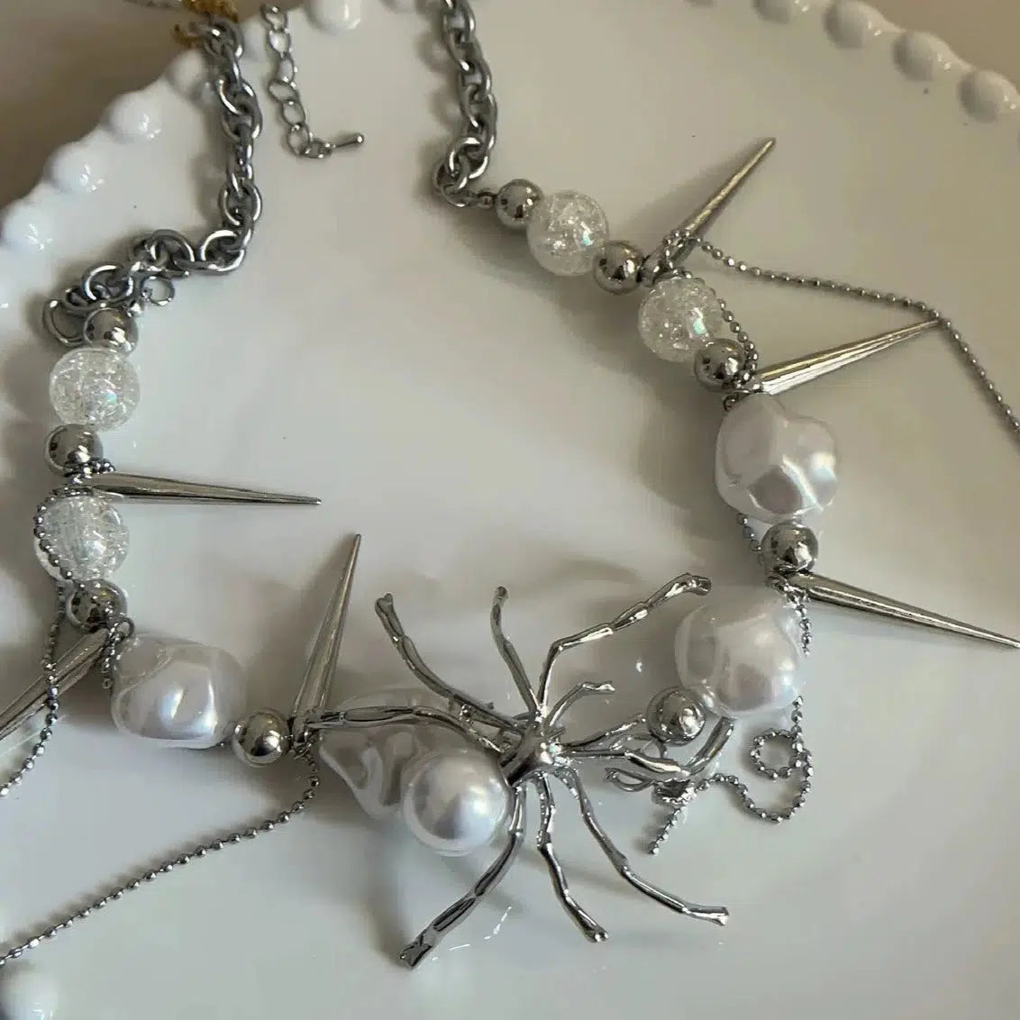 Spider Pendant Pearl Necklace