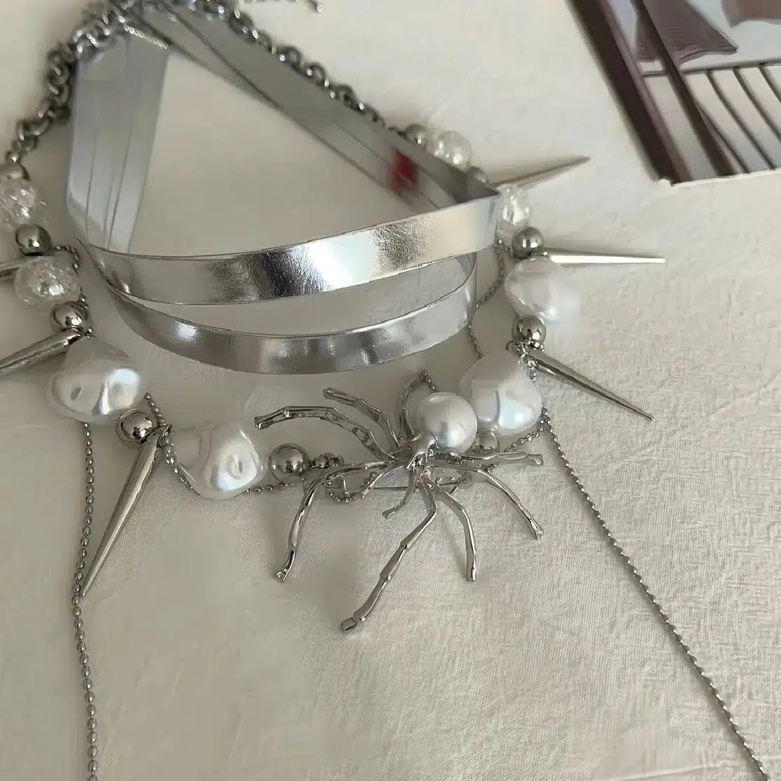 Spider Pendant Pearl Necklace