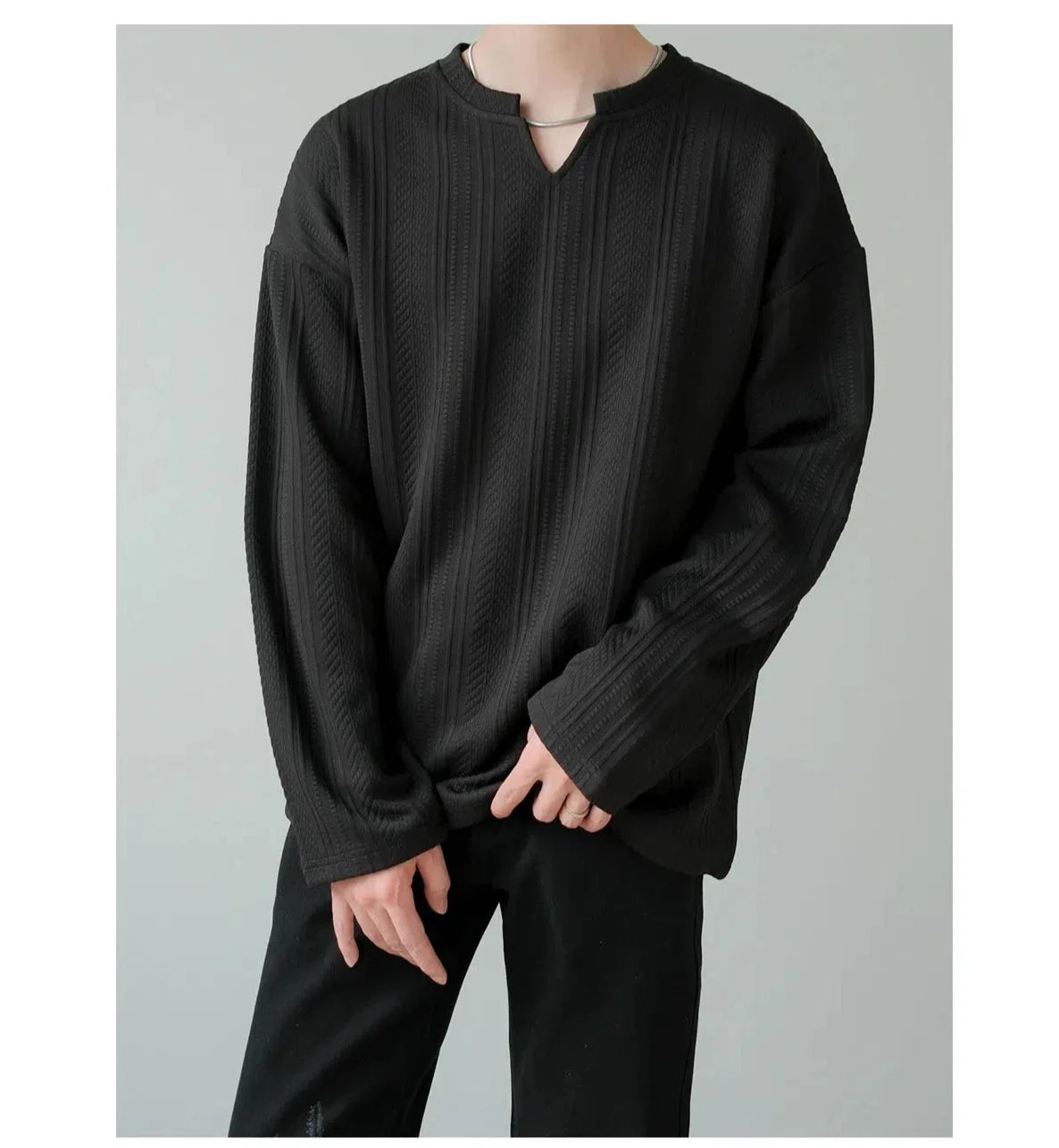 Textured V-neck Long-sleeved Pullover
