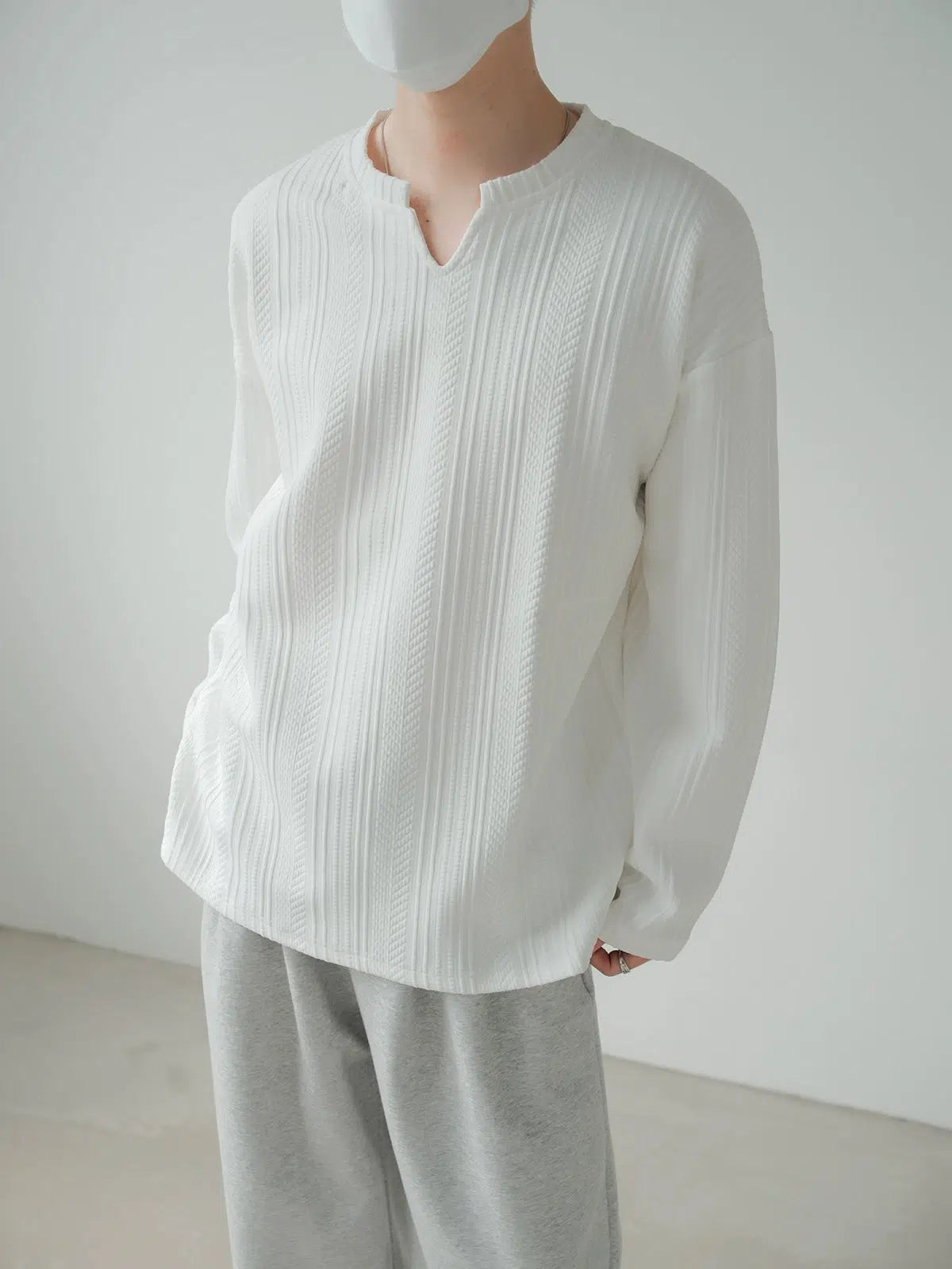 Textured V-neck Long-sleeved Pullover