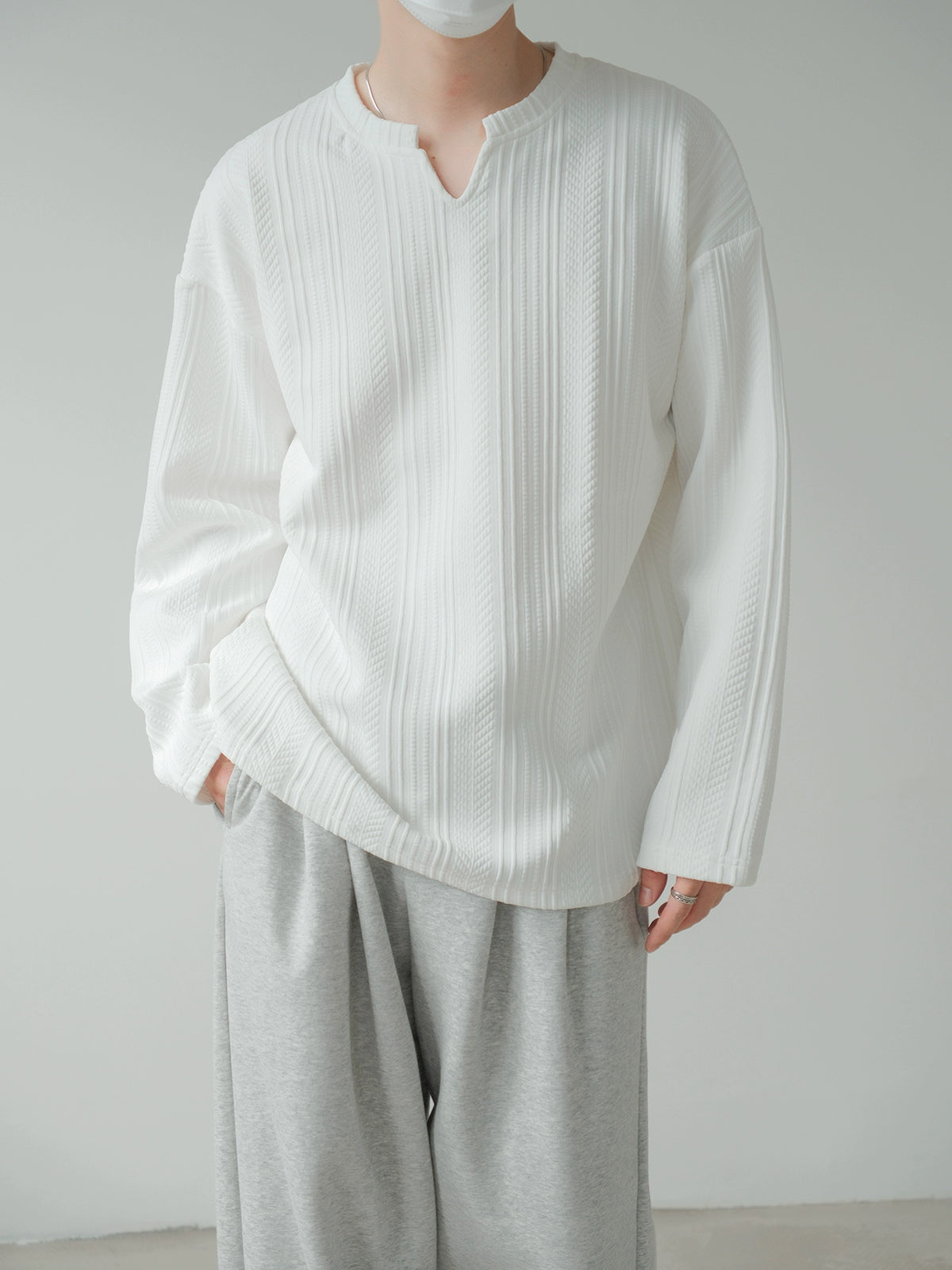 Textured V-neck Long-sleeved Pullover