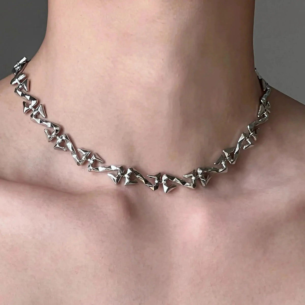 Twisted Geometric Pattern Choker Necklace