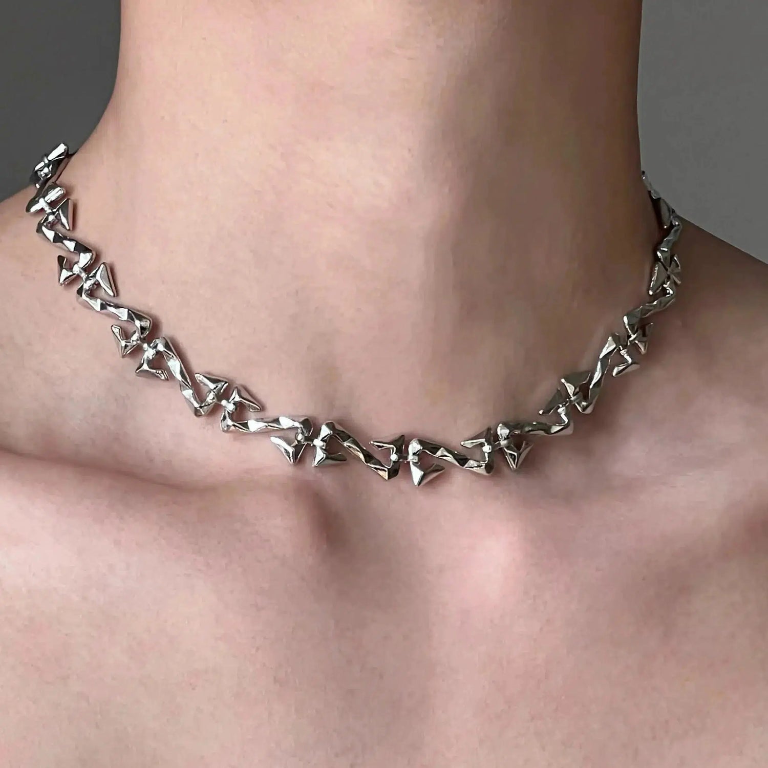 Twisted Geometric Pattern Choker Necklace