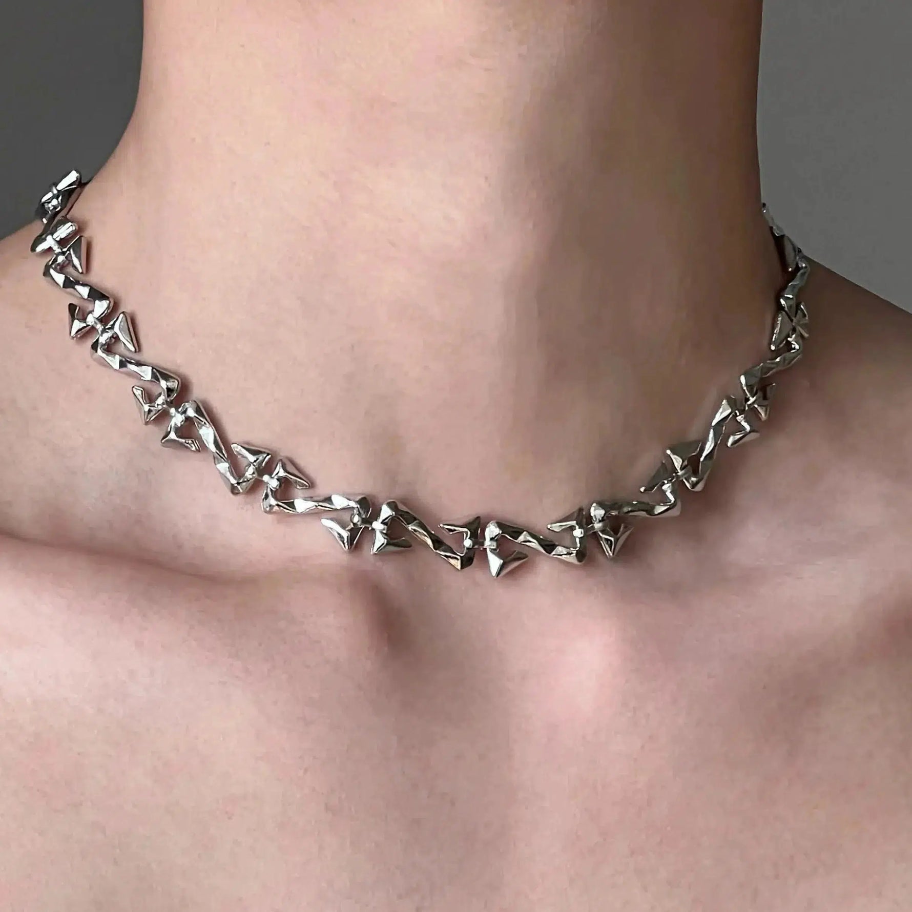 Twisted Geometric Pattern Choker Necklace