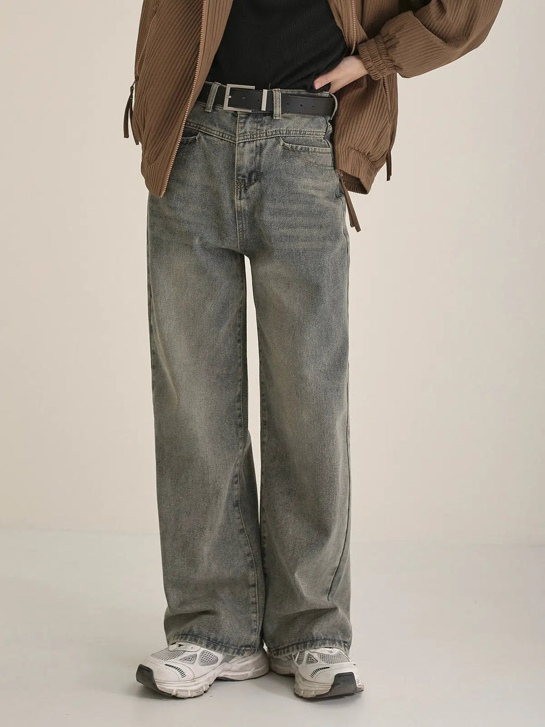 Vintage-Inspired High-Waist Relaxed Fit Jeans