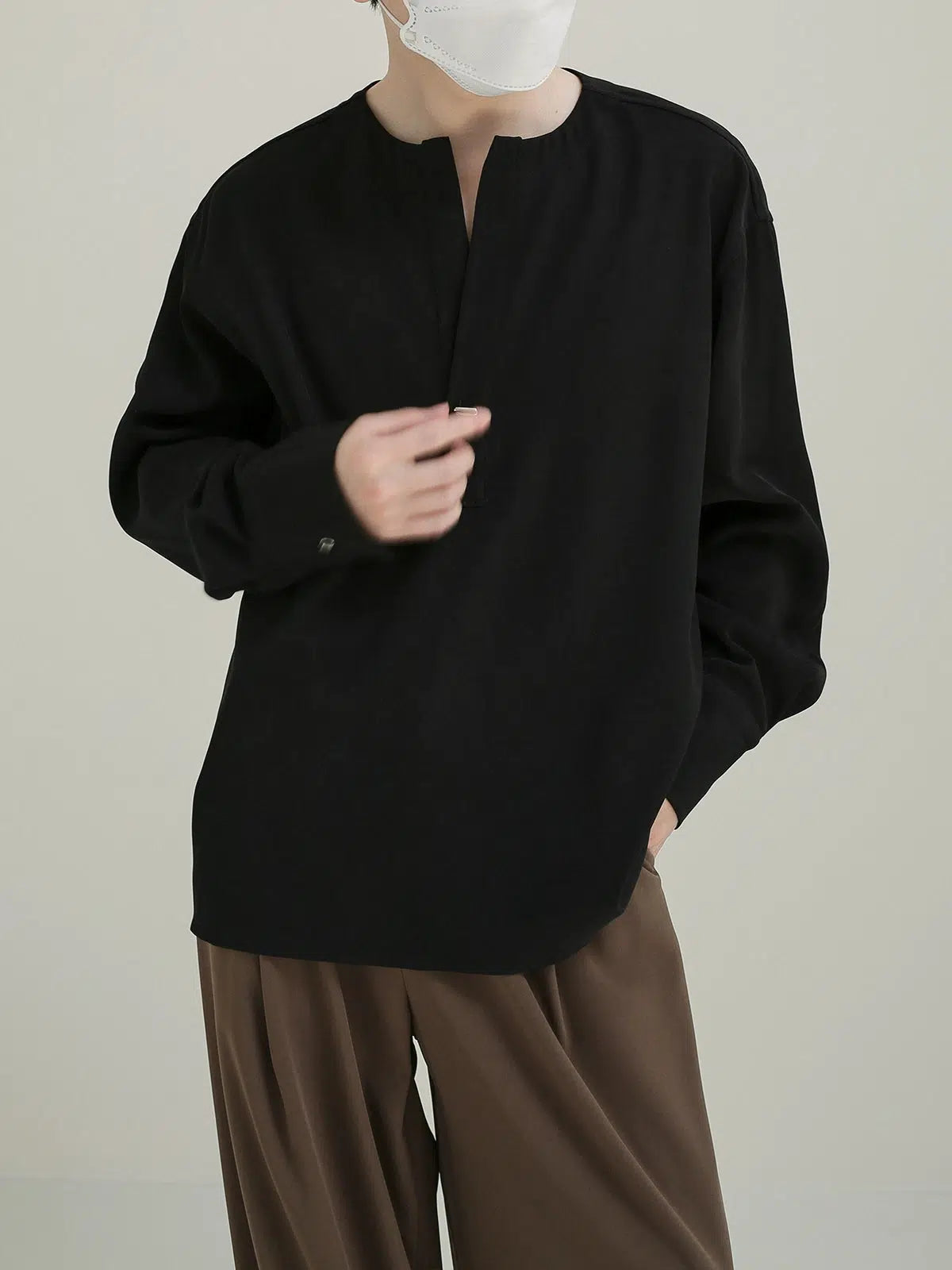 Y-neck Long-sleeved Shirt
