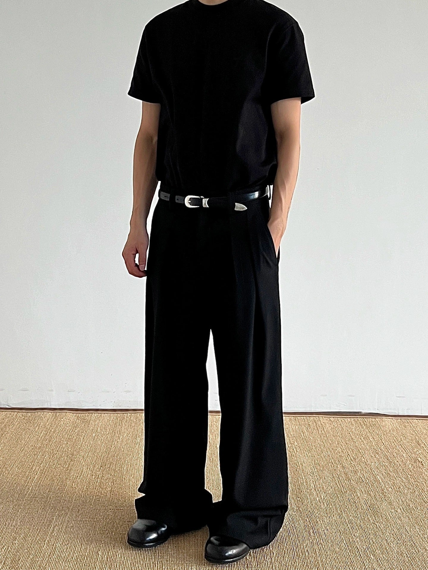 プリーツ付きルーズストレートフィットカジュアルパンツ 