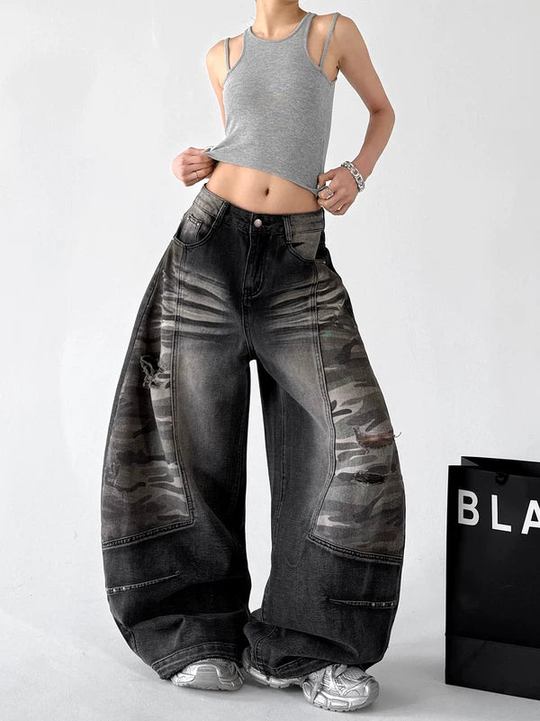 Curved Wide-Leg Distressed Denim Pants 5