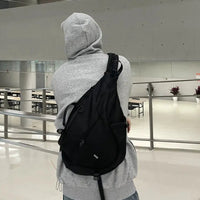 調整可能なストラップ付きミニマリストクロスボディスリングバッグ 