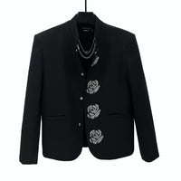 Veste de costume avec col montant ornée de strass 