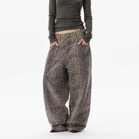 بنطلون جينز واسع الساق بنقشة الفهد 