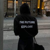 刺繍入り「未来を探求する」フード付きスウェットシャツ 