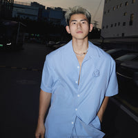 Minimalistische Textur Kurzarmshirt und Hose 