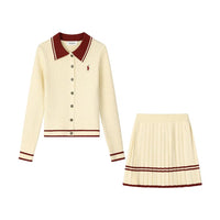 طقم سترة محبوكة وتنورة مطوية 