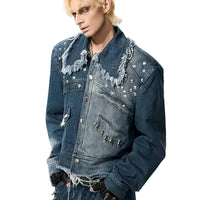 سترة جينز متوترة مع مسامير معدنية 