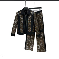 طقم جاكيت وبنطلون بنقشة الفهد المرقعة 