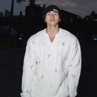 케이블 니트 플로럴 자수 V넥 스웨터 