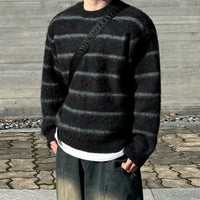 سويت شيرت بياقة دائرية محبوك مخطط وناعم 